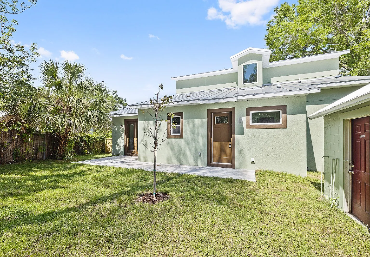 4 bed, 2.5 bath, 2433 sqft, $4,850 — Photo 4