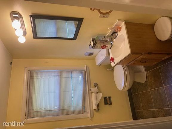 39 castle street-half bathroom