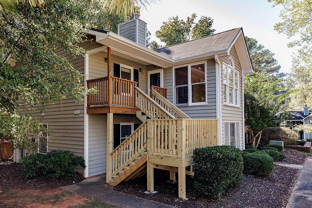 3 bed, 2.5 bath, $1,600 — Photo 2
