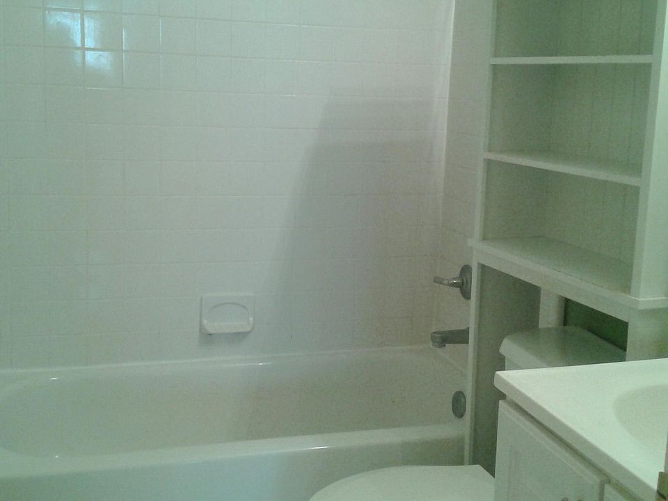 Full Bath with Tub