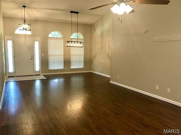 4th image of 836 Sunnyhill Ln