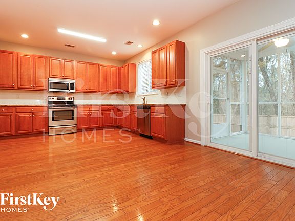 4th image of 140 Graduate Ln