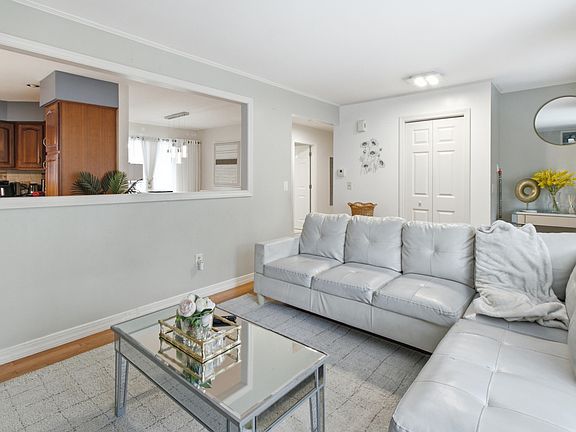 5th image of 7 Champlain Avenue