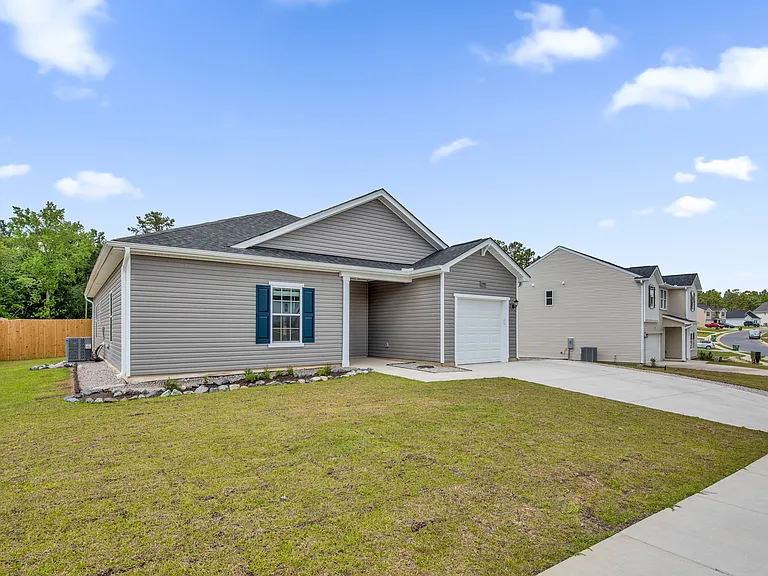 198 Greenoak Trl — Photo 2