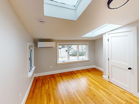 4th image of 211 Main St Unit 2