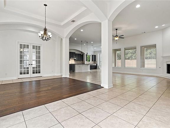 3rd image of 217 Lake Como Dr