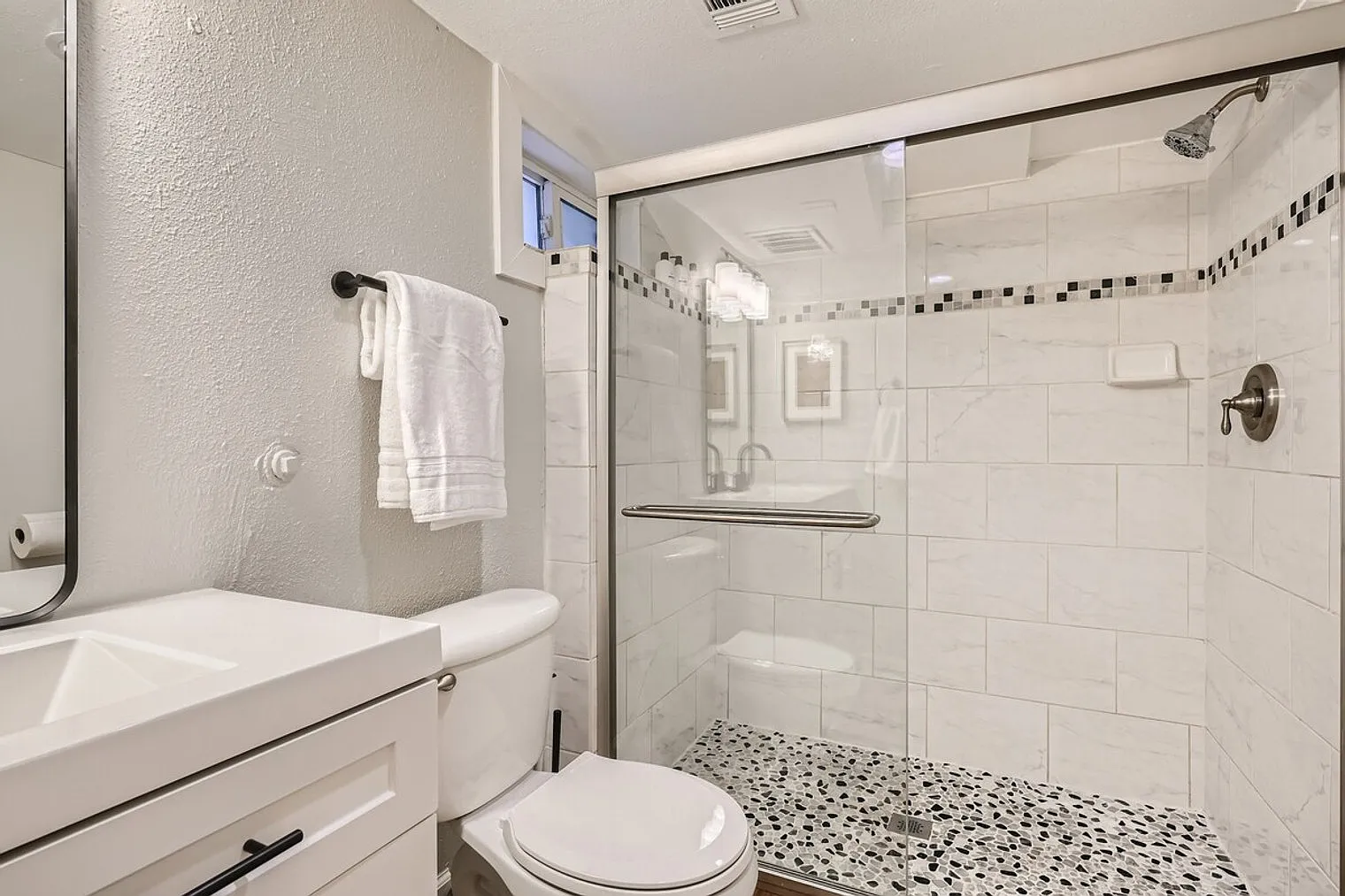1 bed, 1.0 bath, 731 sqft, $2,563 — Photo 4