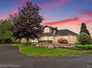 5226 Pleasant Hill Dr, Fenton, MI