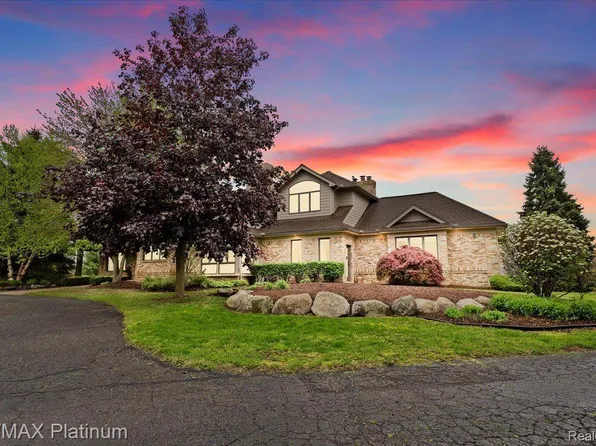 5226 Pleasant Hill Dr, Fenton, MI 48430