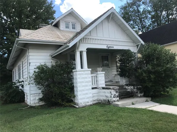 18 N Smith St, Smithton, IL 62285