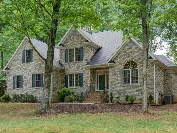 1787 Deer Run Ct, Oak Ridge, NC 27310