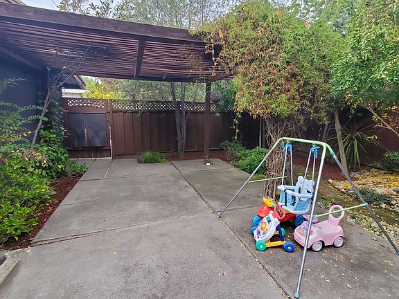 Front yard with lockable fence gate for extra security