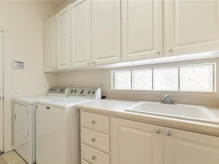28329 Moray Dr — Photo 16