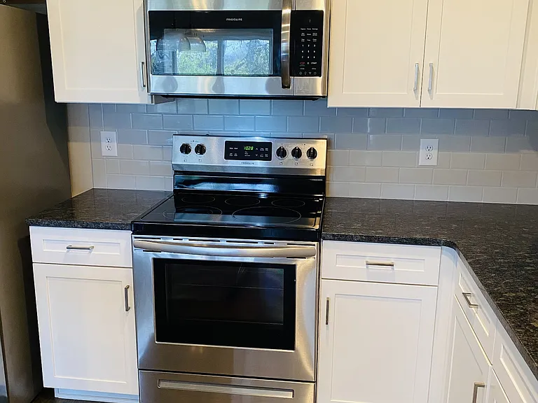 352 Banbury Dr — Photo 11