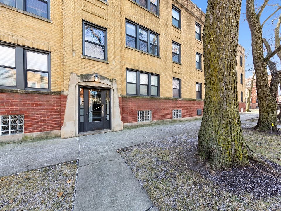 1st image of 2719 W Wellington Ave #2