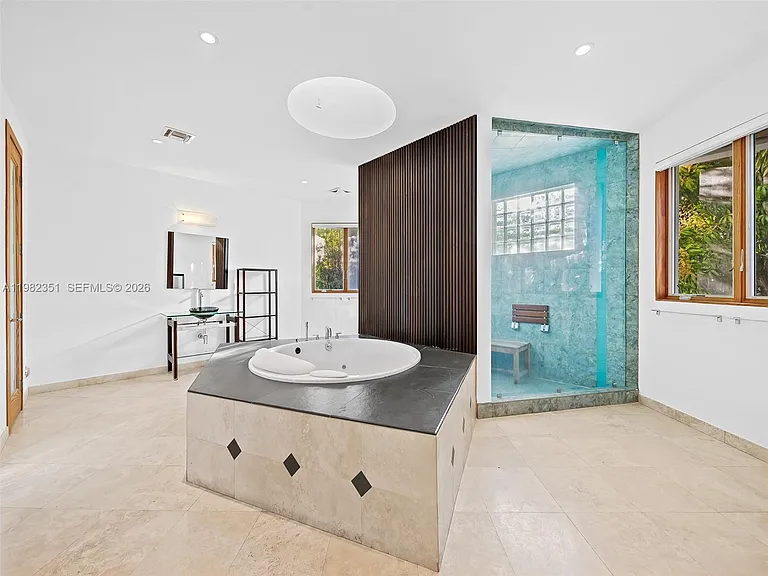 450 Victoria Ter — Photo 19