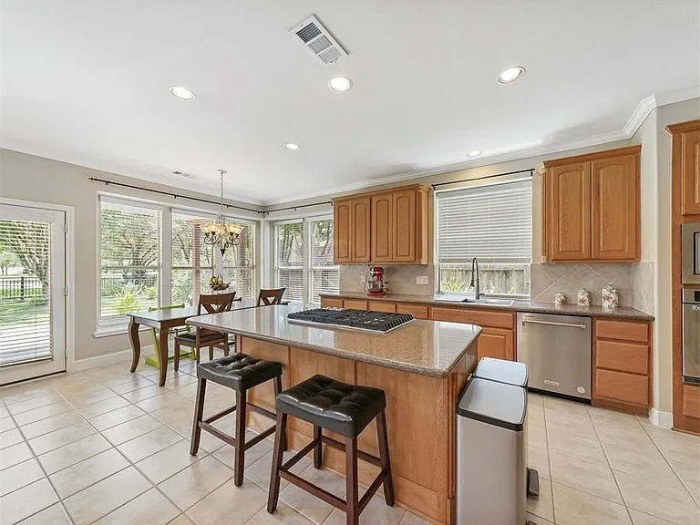 22311 Claysprings Ln — Photo 7
