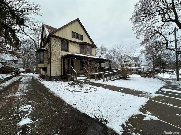 68 Henry Clay Ave, Pontiac, MI 48341