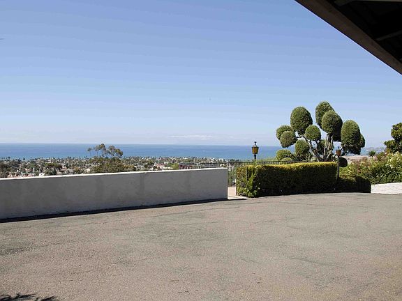 Ocean view from front driveway.
