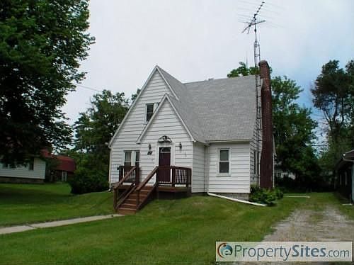 1st image of 131 Main St