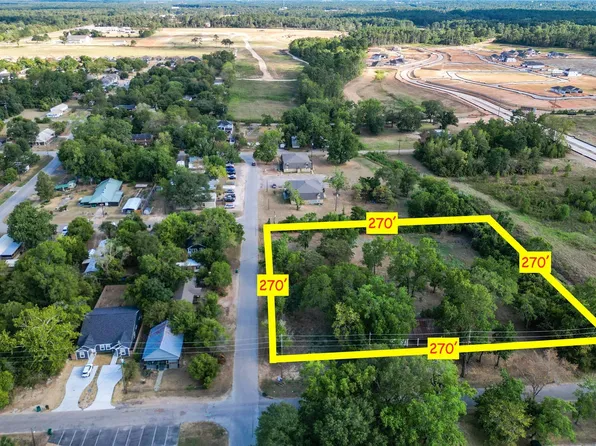 200 S Woodson St, Willis, TX 77378