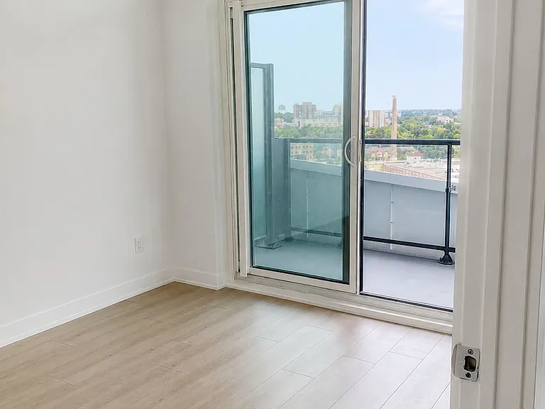 25 Wellington St S #1101 — Photo 5