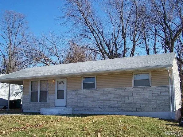 10514 Spring Garden Dr, Saint Louis, MO 63137
