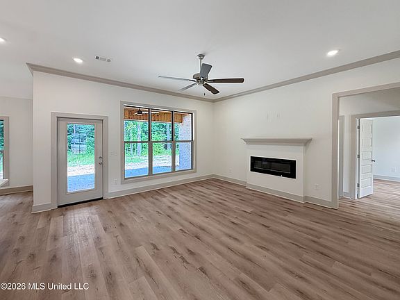4th image of 220 New Haven Ln