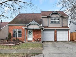 9729 River Oak Ln E, Fishers, IN