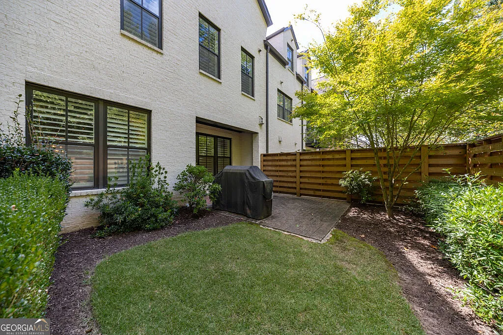3 bed, 3.5 bath, 3785 sqft, $5,000 — Photo 4