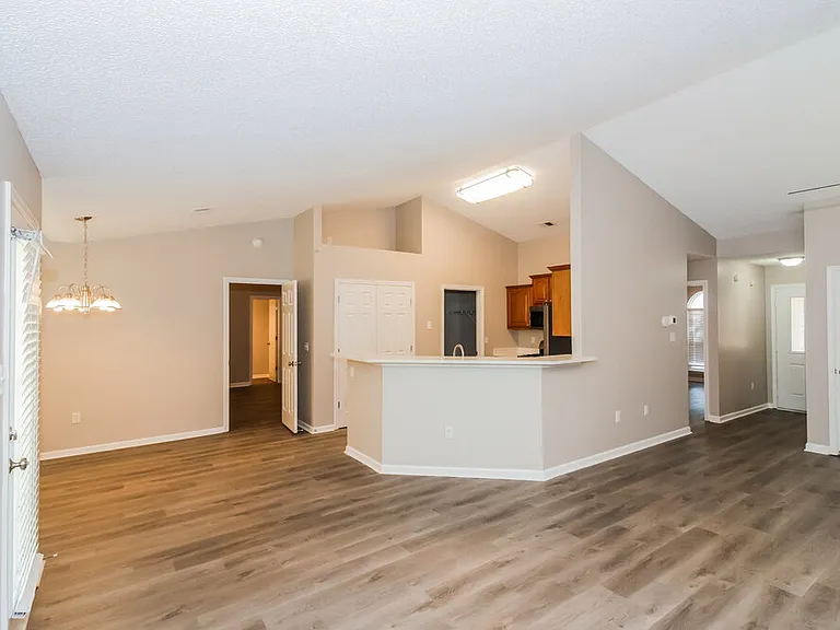 8153 Green Valley Cv — Photo 5