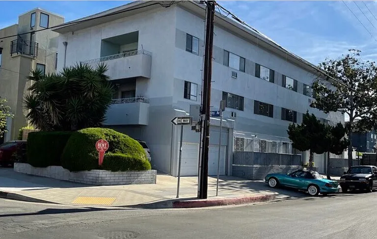 7617 De Longpre Ave #8 — Photo 1