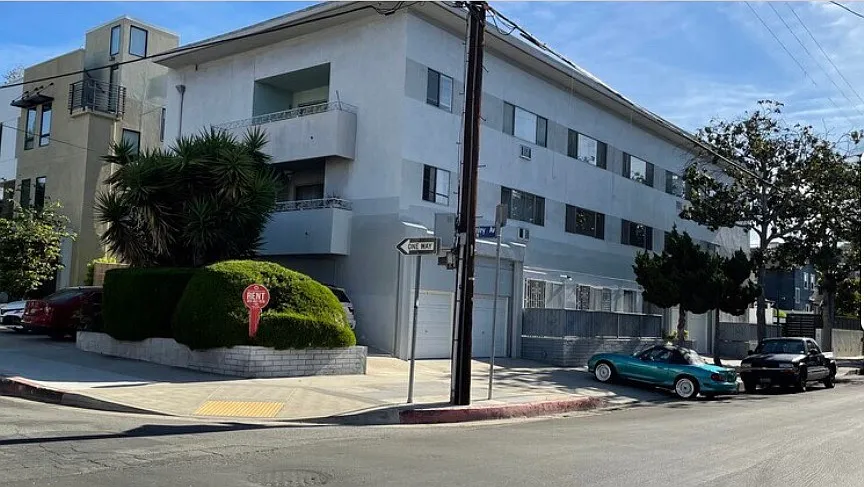 7617 De Longpre Ave #8