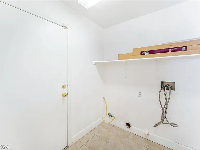 9724 Panorama Cliff Dr — Photo 31