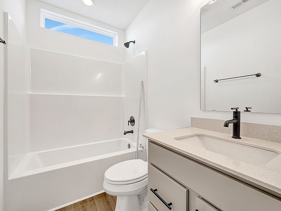 4th image of 3217 Heather Dr