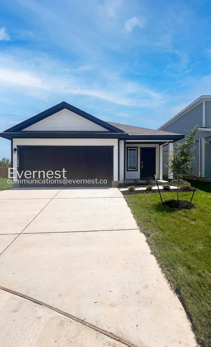 3 bed, 2.0 bath, 1470 sqft, $1,695 — Photo 1