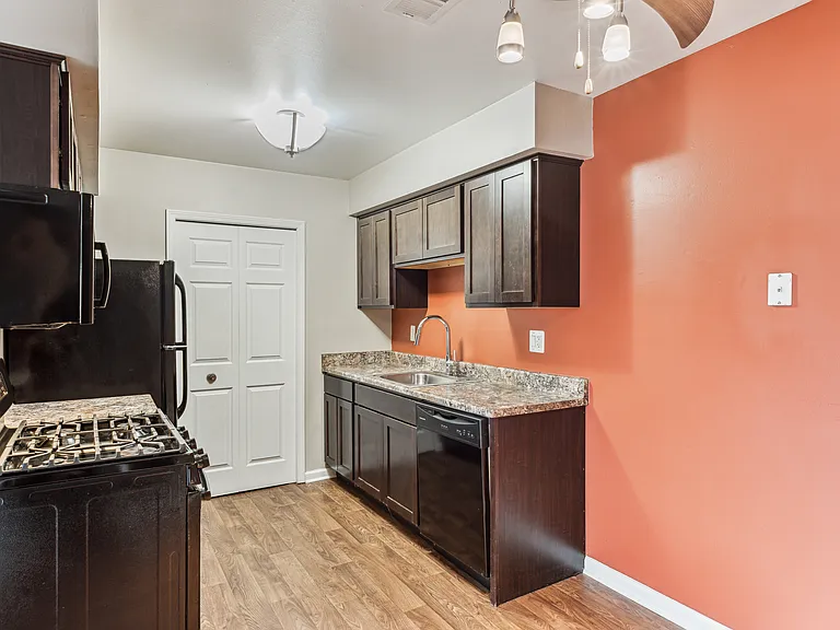 Pointe West Apartments — Photo 71