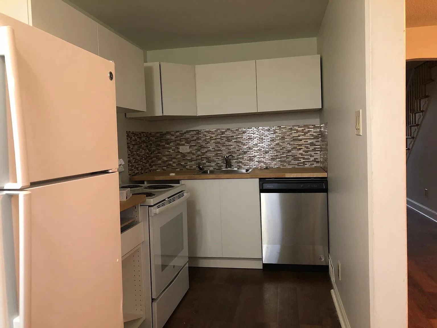 722 Rively Ave — Photo 3