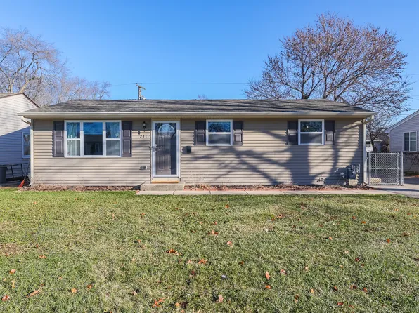 241 Harrison St, Carpentersville, IL 60110