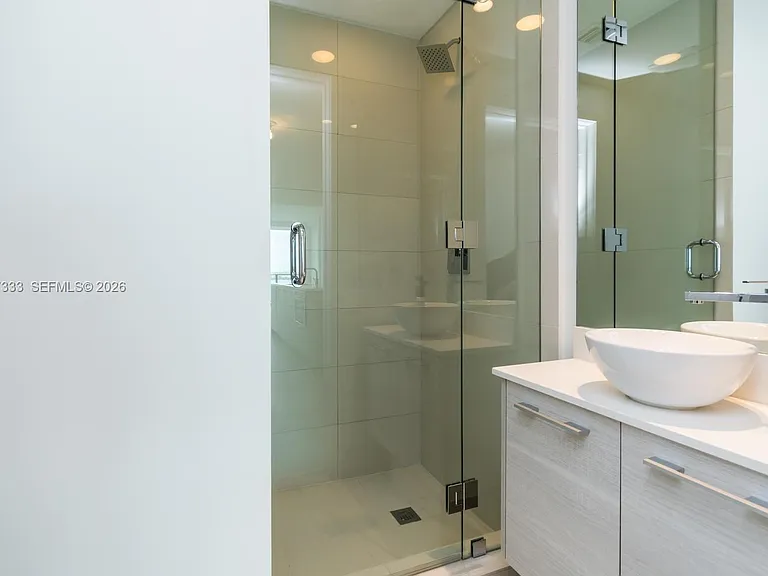 650 NE 32nd St #805 — Photo 37