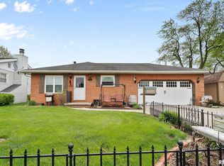 6 Saint Marys Ct, Springfield, IL 62702