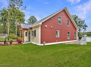 26 S Melville Dr, Union Dale, PA 18470