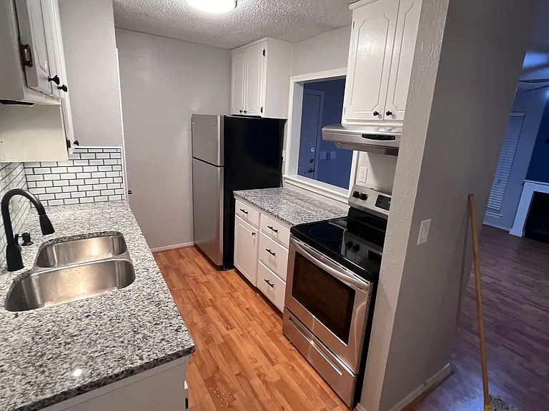1200 N Cedar Ave #405 — Photo 15