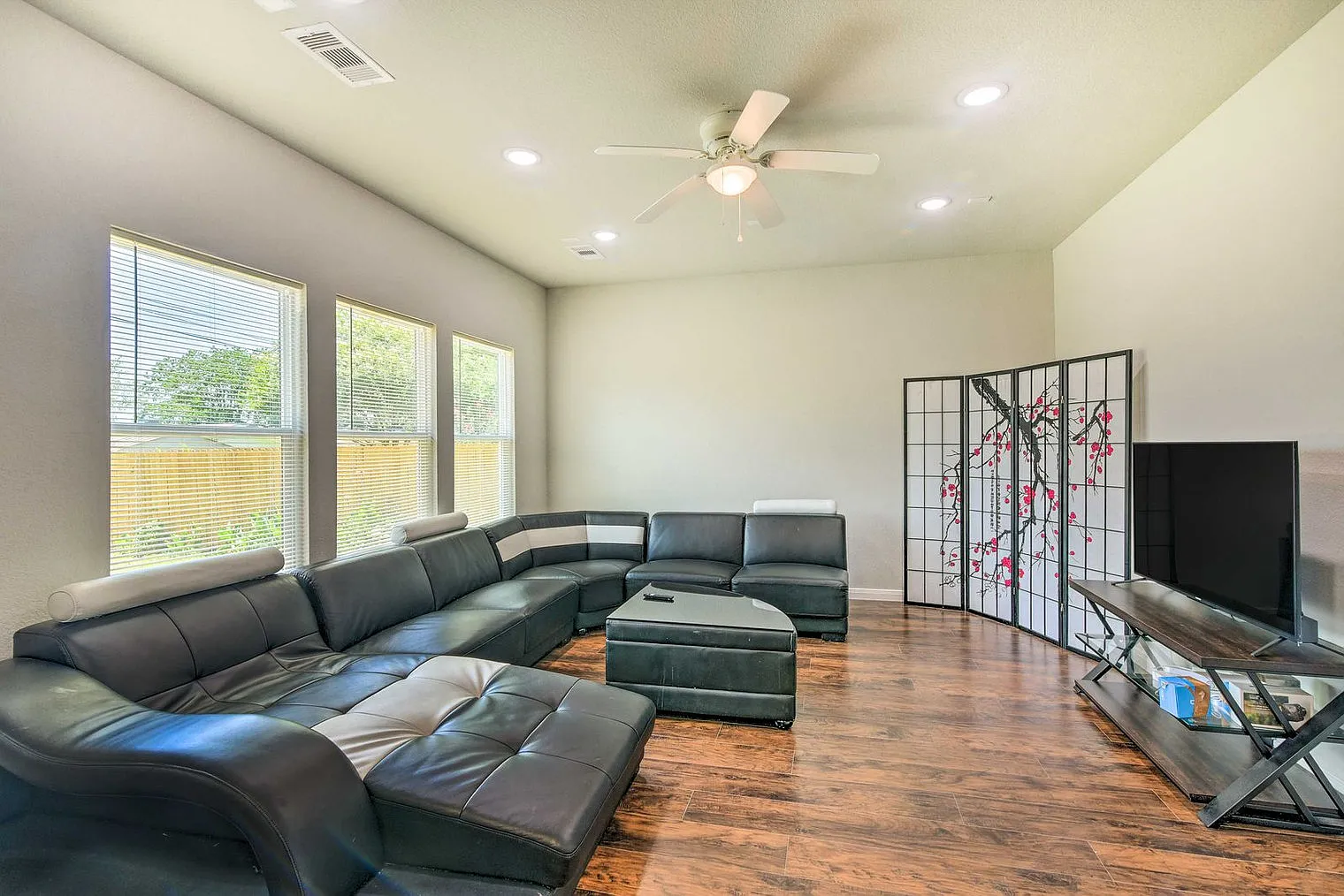 3 bed, 2.0 bath, 1808 sqft, $4,276 — Photo 1