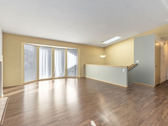 5th image of 5915 79th Ave NE
