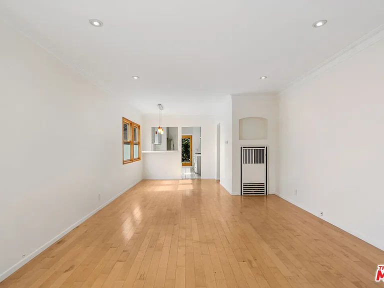 2631 Thurman Ave — Photo 5
