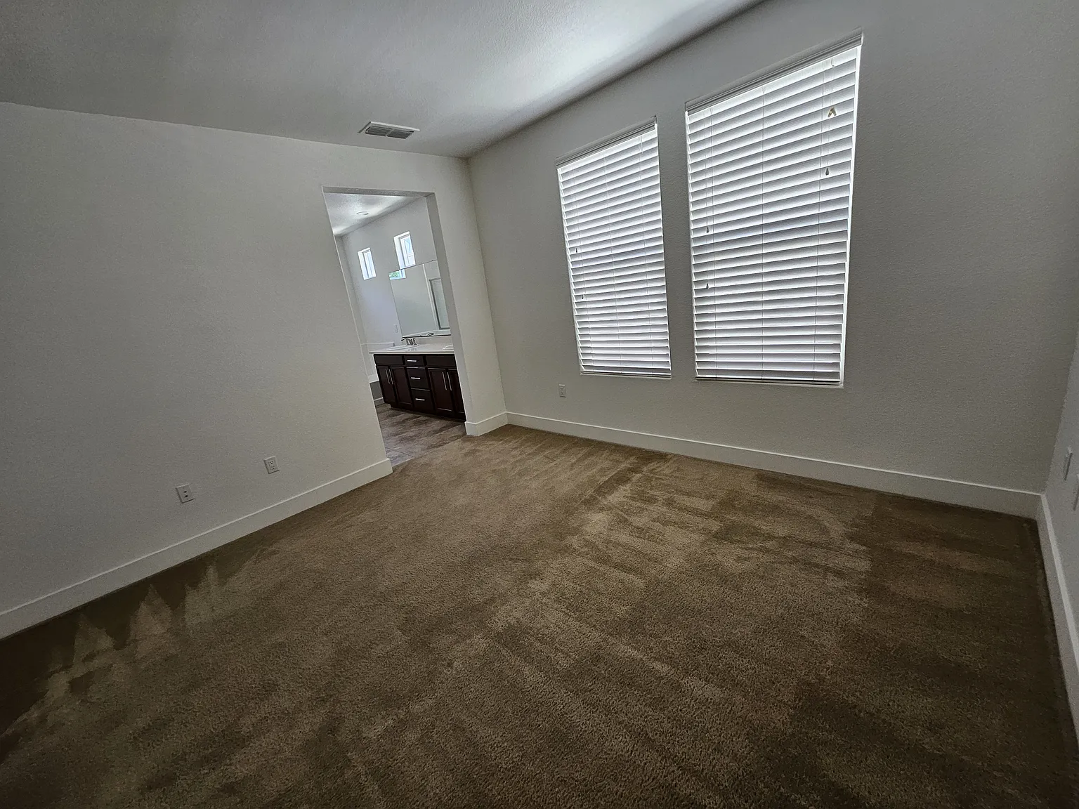 4 bed, 3.5 bath, 2016 sqft, $3,850 — Photo 2
