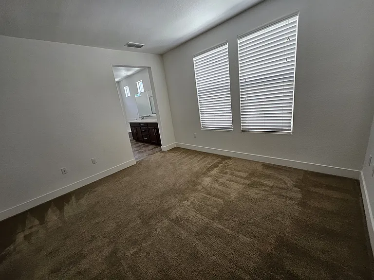 1660 Spring St — Photo 2