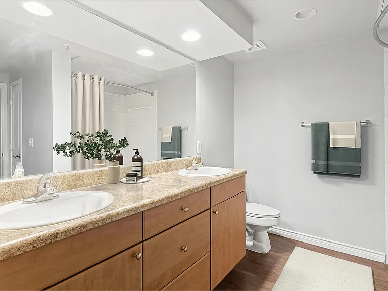 Residences at the Collection — Photo 32