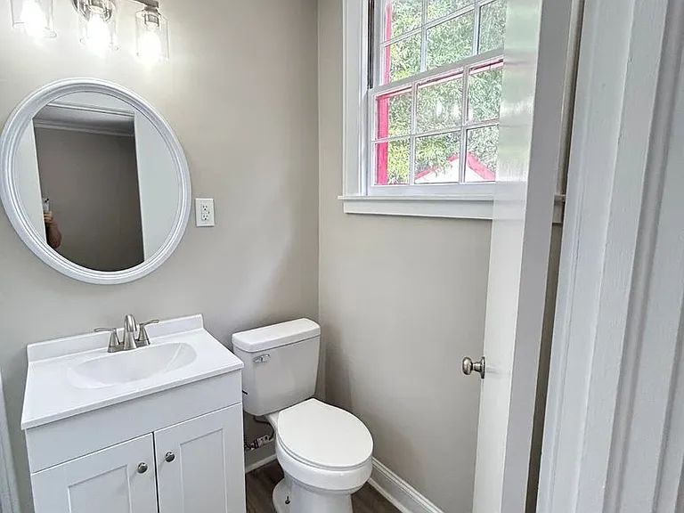 411 E Charlotte Ave — Photo 22